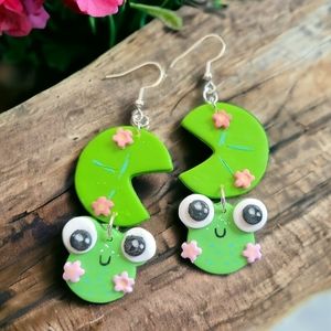 Green FROG Earrings made of Polymer Clay, Clay Dangle Earrings Gifts for Her